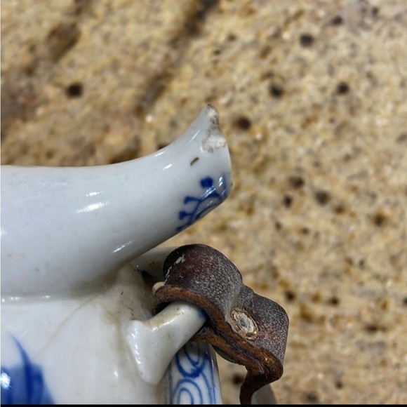 Chinese Asian Antique porcelain teapot with original leather strap handle - Picture 7 of 8